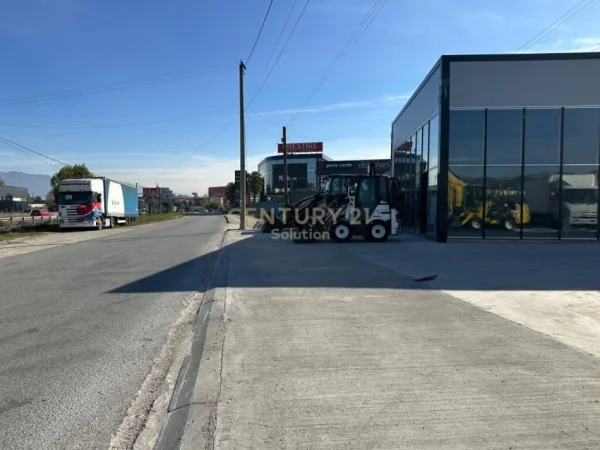Tirane, jepet me qera ambjent biznesi , 700 m² 6.600 € (AUTOSTRADA DURRES-TIRANE)