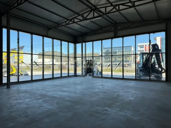 Tirane, jepet me qera ambjent biznesi , 700 m² 6.600 € (AUTOSTRADA DURRES-TIRANE)