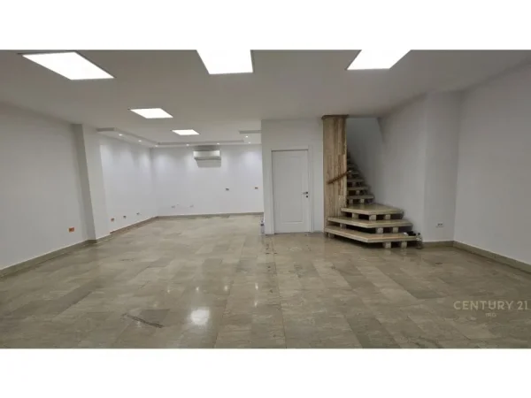 Tirane, jepet me qera zyre Kati 7, 147 m² 1.500 € (Sheshi Skenderbej)