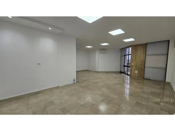 Tirane, jepet me qera zyre Kati 7, 147 m² 1.500 € (Sheshi Skenderbej)
