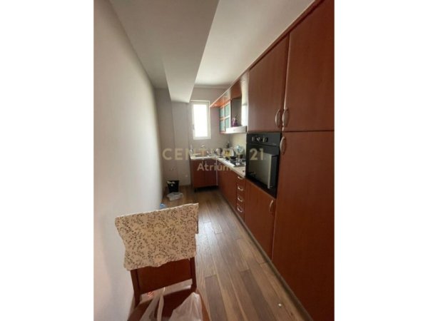 Tirane, jepet me qera zyre Kati 2, 170 m² 1.500 € (Materniteti i Ri)