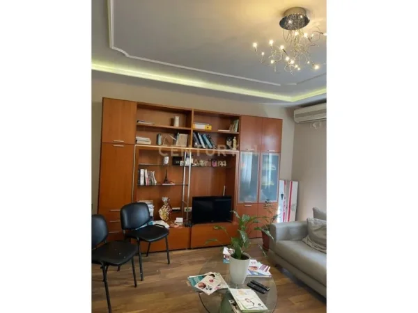 Tirane, jepet me qera zyre Kati 2, 170 m² 1.500 € (Materniteti i Ri)