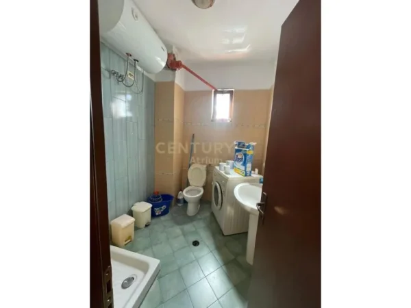 Tirane, jepet me qera zyre Kati 2, 170 m² 1.500 € (Materniteti i Ri)