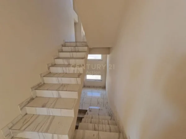 Tirane, jepet me qera hotel Kati 5, 677 m² 5.000 € (Farke)