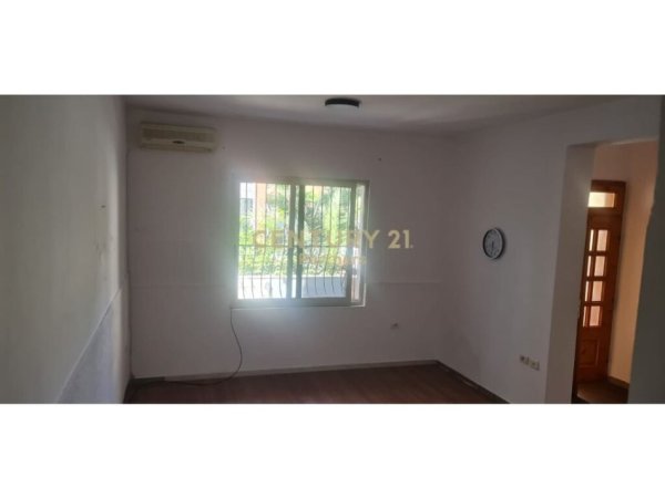 Tirane, jepet me qera Vile 2 Katshe Kati 2, 120 m² 1.000 € (Hotel Mondial)