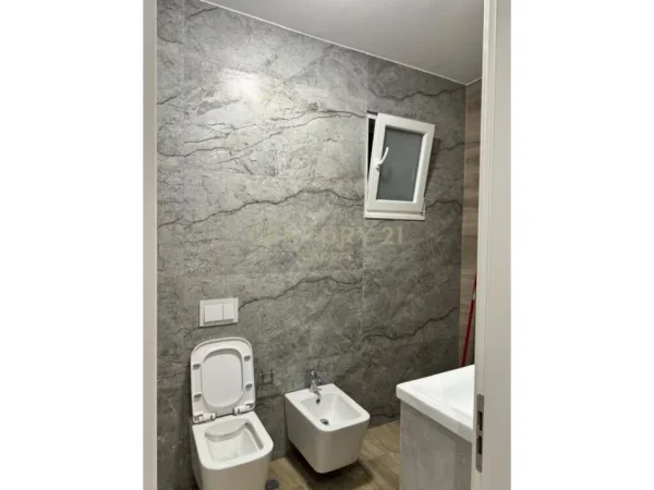 Tirane, jepet me qera apartament 2+1+Aneks+Ballkon Kati 2, 97 m² 800 € (Don Bosko)