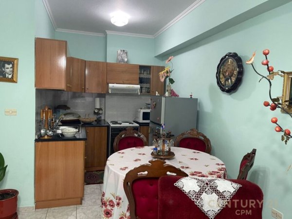 Tirane, jepet me qera apartament 3+1+Aneks+Ballkon Kati 3, 136 m² 800 € (Sheshi Willson)