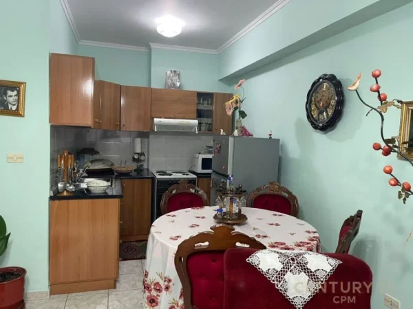 Tirane, jepet me qera apartament 3+1+Aneks+Ballkon Kati 3, 136 m² 800 € (Sheshi Willson)