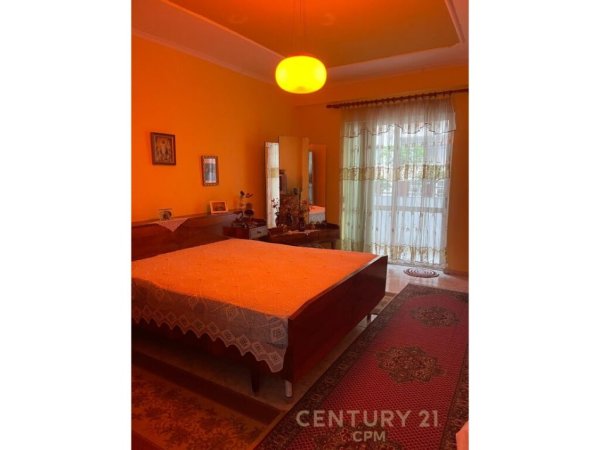 Tirane, jepet me qera apartament 3+1+Aneks+Ballkon Kati 3, 136 m² 800 € (Sheshi Willson)