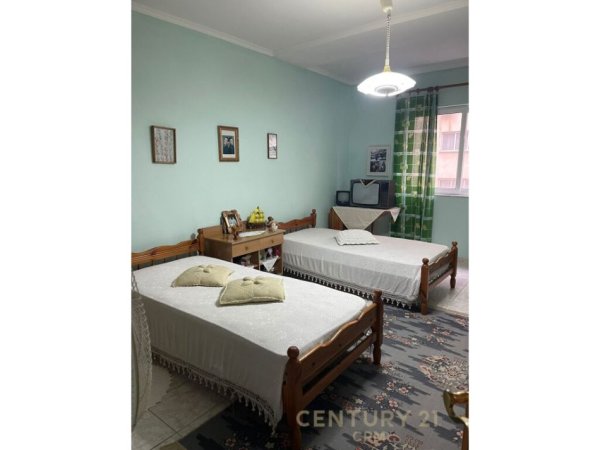 Tirane, jepet me qera apartament 3+1+Aneks+Ballkon Kati 3, 136 m² 800 € (Sheshi Willson)
