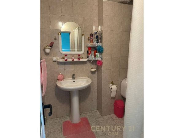Tirane, jepet me qera apartament 3+1+Aneks+Ballkon Kati 3, 136 m² 800 € (Sheshi Willson)