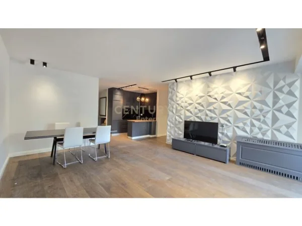 Tirane, jepet me qera apartament 2+1+Aneks+Ballkon Kati 5, 123 m² 1.800 € (Ambassador 3)
