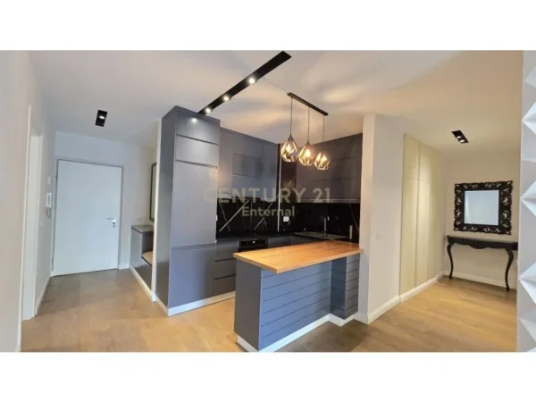 Tirane, jepet me qera apartament 2+1+Aneks+Ballkon Kati 5, 123 m² 1.800 € (Ambassador 3)