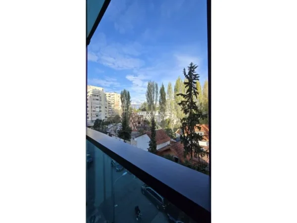 Tirane, jepet me qera apartament 2+1+Aneks+Ballkon Kati 5, 123 m² 1.800 € (Ambassador 3)