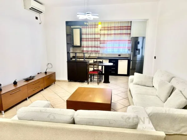 Tirane, jepet me qera apartament 2+1+Aneks+Ballkon Kati 3, 95 m² 600 € (21 Dhjetori)