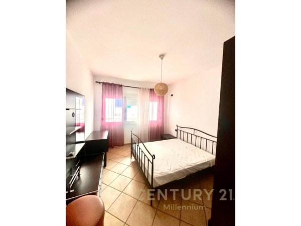 Tirane, jepet me qera apartament 2+1+Aneks+Ballkon Kati 3, 95 m² 600 € (21 Dhjetori)