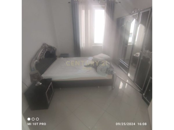 Tirane, jepet me qera apartament 2+1+Aneks+Ballkon Kati 3, 63 m² 650 € (Pallatet Agimi)