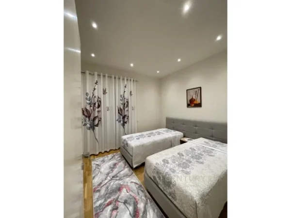 Tirane, jepet me qera apartament 2+1+Aneks+Ballkon Kati 4, 216 m² 1.200 € (Touch of the Sun)