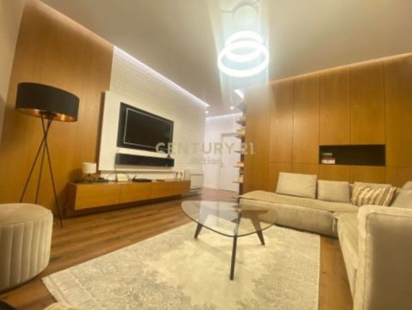 Tirane, jepet me qera apartament 2+1+Aneks+Ballkon Kati 8, 92 m² 900 € (KIKA 2)