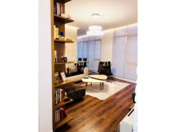Tirane, jepet me qera apartament 2+1+Aneks+Ballkon Kati 8, 92 m² 900 € (KIKA 2)