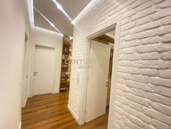 Tirane, jepet me qera apartament 2+1+Aneks+Ballkon Kati 8, 92 m² 900 € (KIKA 2)