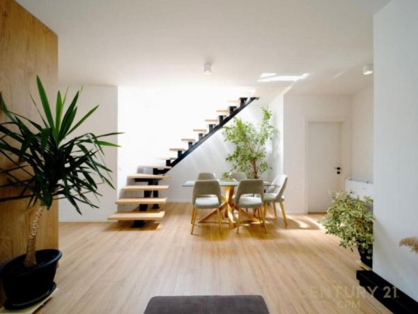 Tirane, jepet me qera apartament 2+1+Aneks+Ballkon Kati 9, 100 m² 1.000 € (Komuna e Parisit)
