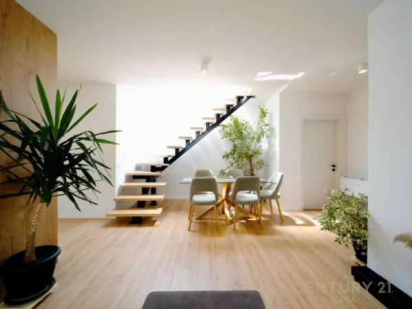 Tirane, jepet me qera apartament 2+1+Aneks+Ballkon Kati 9, 100 m² 1.000 € (Komuna e Parisit)
