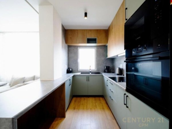 Tirane, jepet me qera apartament 2+1+Aneks+Ballkon Kati 9, 100 m² 1.000 € (Komuna e Parisit)