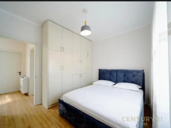 Tirane, jepet me qera apartament 2+1+Aneks+Ballkon Kati 9, 100 m² 1.000 € (Komuna e Parisit)