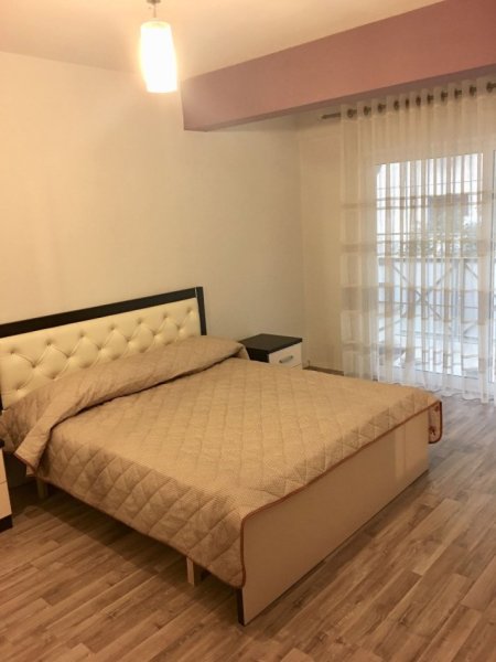 Tirane, jepet me qera apartament 1+1+Aneks+Ballkon, 40,000 Lekë, Kati 2, 62 m² (Rruga Petro Nini Luarasi)