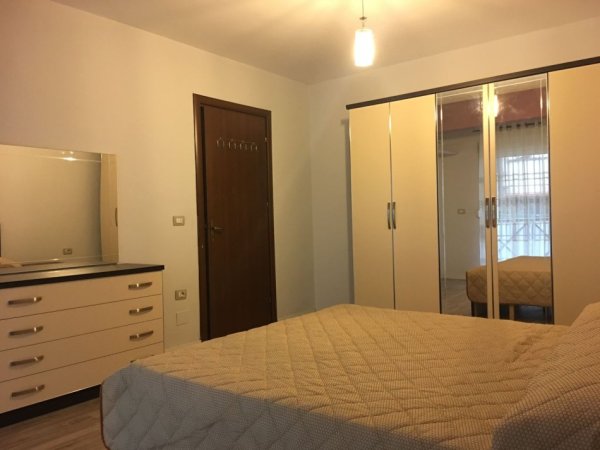 Tirane, jepet me qera apartament 1+1+Aneks+Ballkon, 40,000 Lekë, Kati 2, 62 m² (Rruga Petro Nini Luarasi)