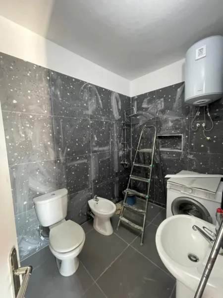 Tirane, jepet me qera apartament 2+1+Aneks+Ballkon Kati 9, 106 m² 450 € (astir)