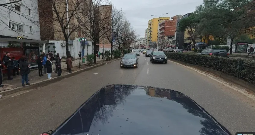 Tirane, jepet me qera dyqan Kati 0, 80 m² 2.600 € (Muhamed Gjollesha)