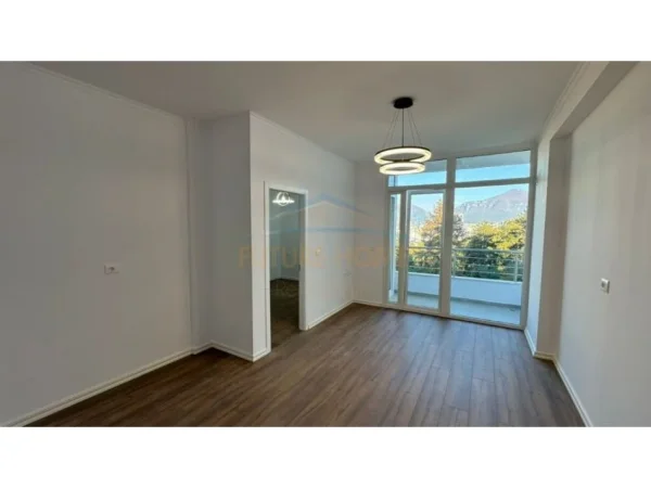 Tirane, shitet apartament 1+1 Kati 4, 63 m² 119.000 € (Kopshti Botanik)