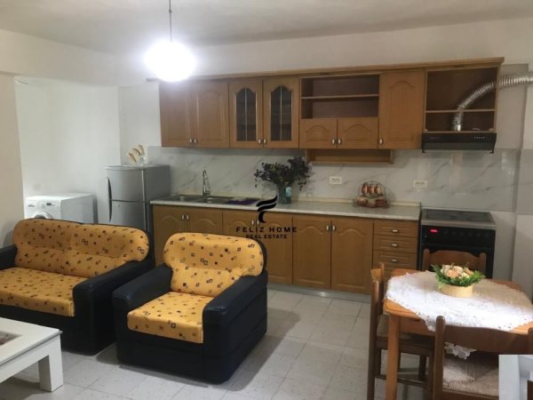 Tirane, jepet me qera apartament 1+1 Kati 1, 55 m² 400 € (LAPRAKE)