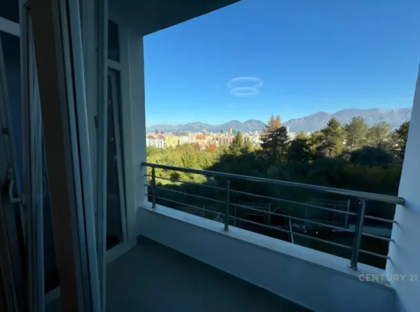 Tirane, shitet apartament 1+1 Kati 3, 65 m² 120.000 € (Kopshti Botanik)