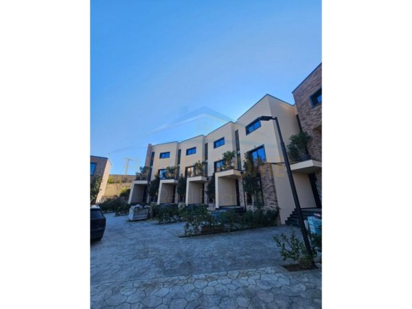 ALF46633 Tirane, shitet Vile 2 Katshe Kati 2, 595 m² 1 € (Mjull-Bathore)