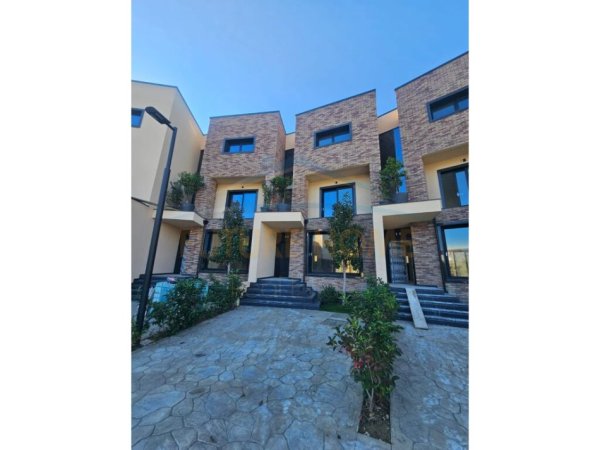 ALF46633 Tirane, shitet Vile 2 Katshe Kati 2, 595 m² 1 € (Mjull-Bathore)