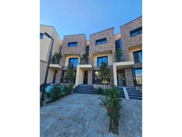 ALF46633 Tirane, shitet Vile 2 Katshe Kati 2, 550000 euro€ (Mjull-Bathore)