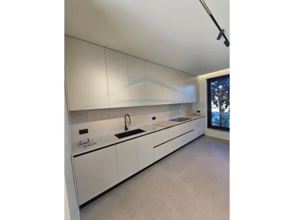 ALF46633 Tirane, shitet Vile 2 Katshe Kati 2, 550000 euro€ (Mjull-Bathore)