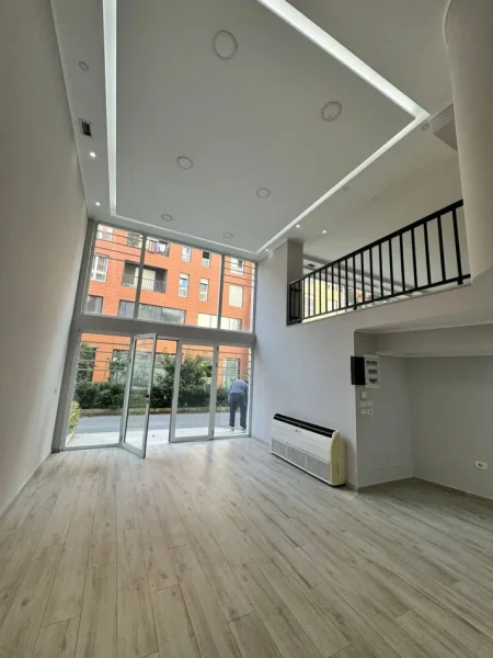 Tirane, jepet me qera ambjent biznesi , 131 m² (Rruga Bardhyl)