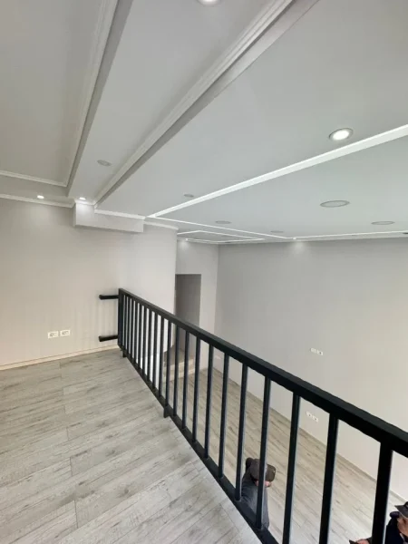 Tirane, jepet me qera ambjent biznesi , 131 m² (Rruga Bardhyl)