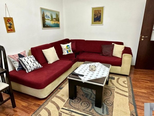 Tirane, jepet me qera apartament 2+1+Ballkon Kati 3, 75 m² 500 € (XHAMLLIKU)