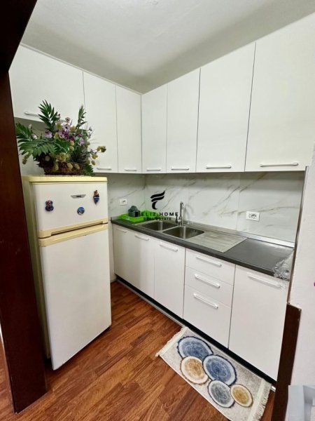 Tirane, jepet me qera apartament 2+1+Ballkon Kati 3, 75 m² 500 € (XHAMLLIKU)