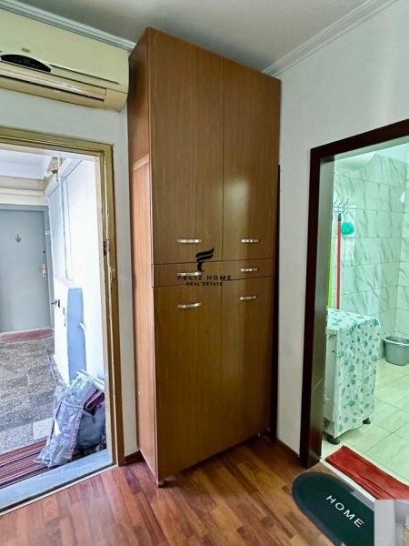 Tirane, jepet me qera apartament 2+1+Ballkon Kati 3, 75 m² 500 € (XHAMLLIKU)