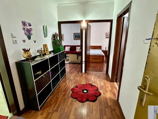 Tirane, jepet me qera apartament 2+1+Ballkon Kati 3, 75 m² 500 € (XHAMLLIKU)
