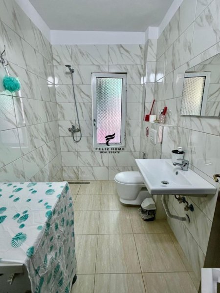Tirane, jepet me qera apartament 2+1+Ballkon Kati 3, 75 m² 500 € (XHAMLLIKU)