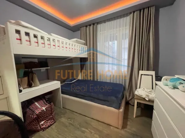 Tirane, shitet apartament 2+1+Ballkon Kati 4, 98 m² 235.000 € (Liqeni Thate)