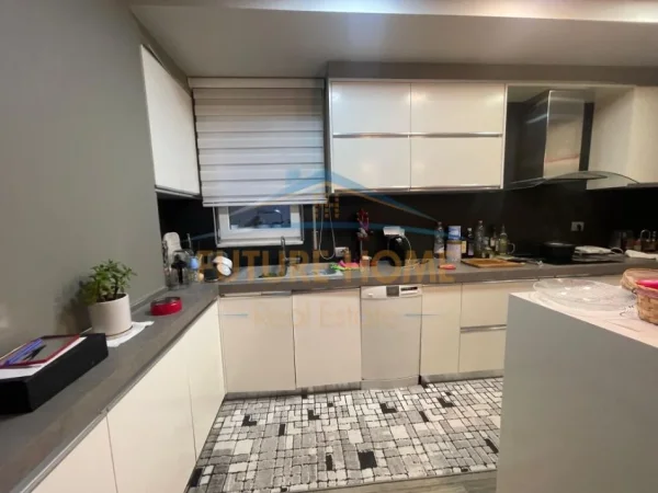 Tirane, shitet apartament 2+1+Ballkon Kati 4, 98 m² 235.000 € (Liqeni Thate)