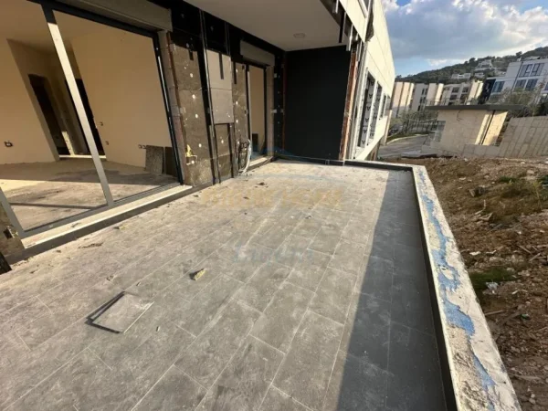 Tirane, shitet apartament 1+1+Ballkon Kati 1, 54 m² 140.000 € (Liqeni Thate)